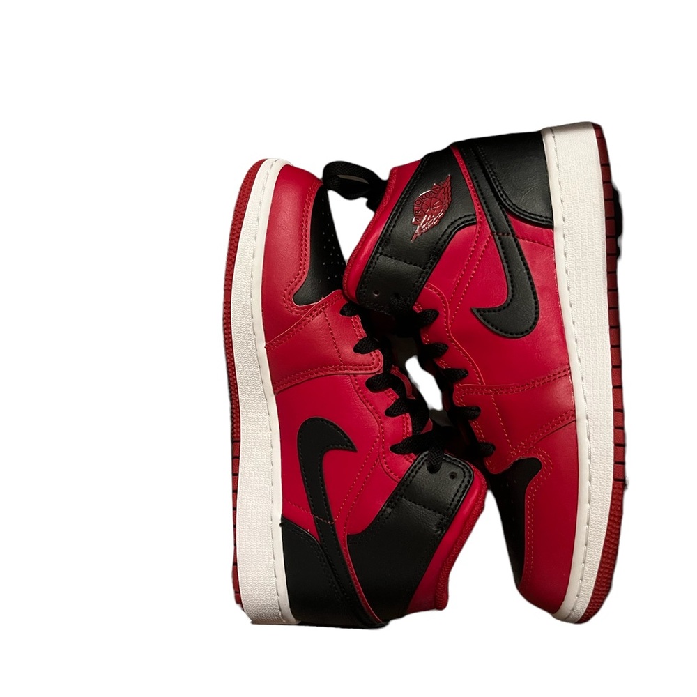 Jordan 1 mids